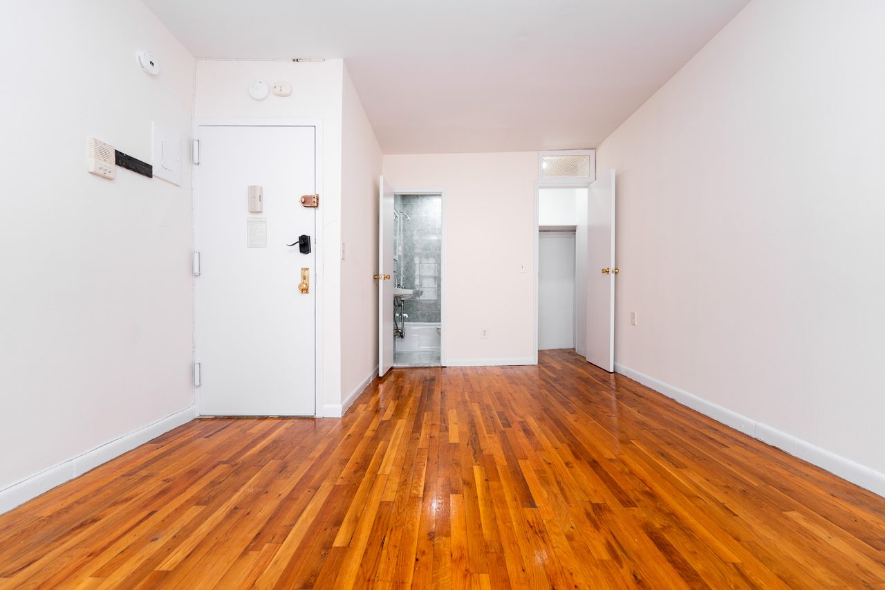 a room in Upper East Side photo 5