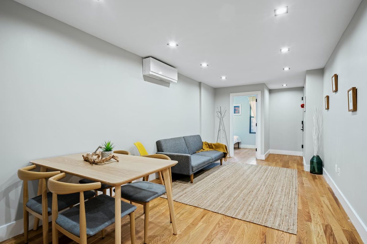 a room in Bedford-Stuyvesant photo 6