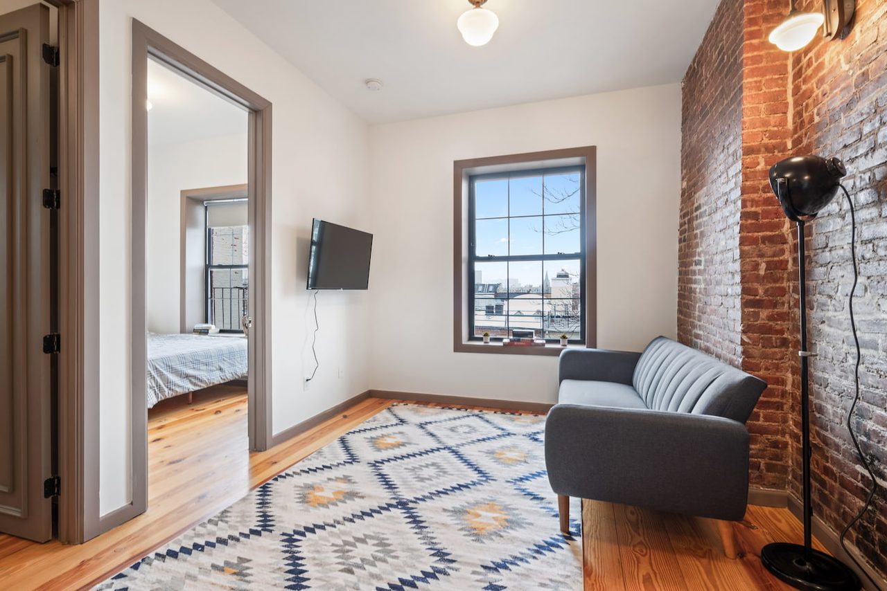 a room in Hamilton Heights photo 4