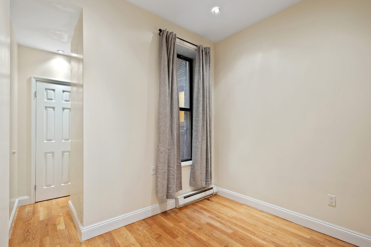 a room in Morningside Heights photo 2