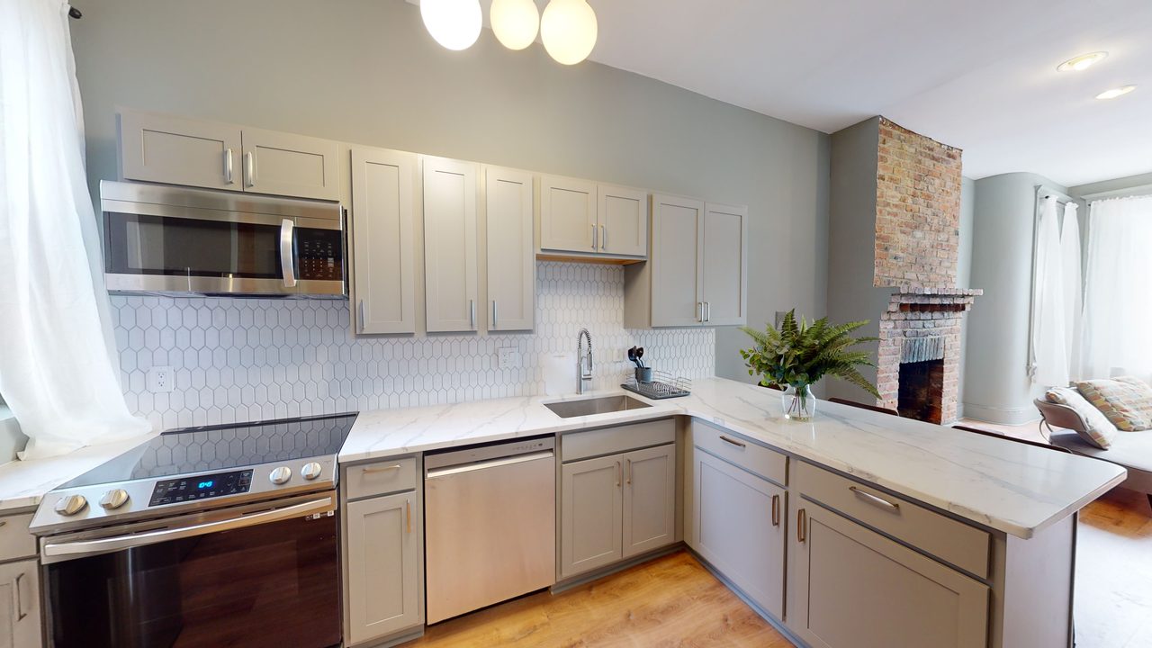 a room in Northwest Washington photo 6