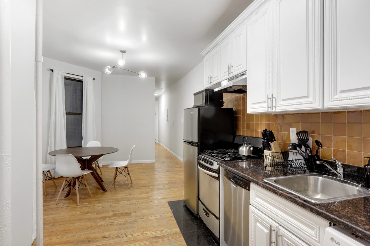 a room in Morningside Heights photo 8