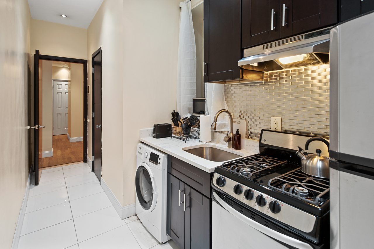 a room in Morningside Heights photo 7