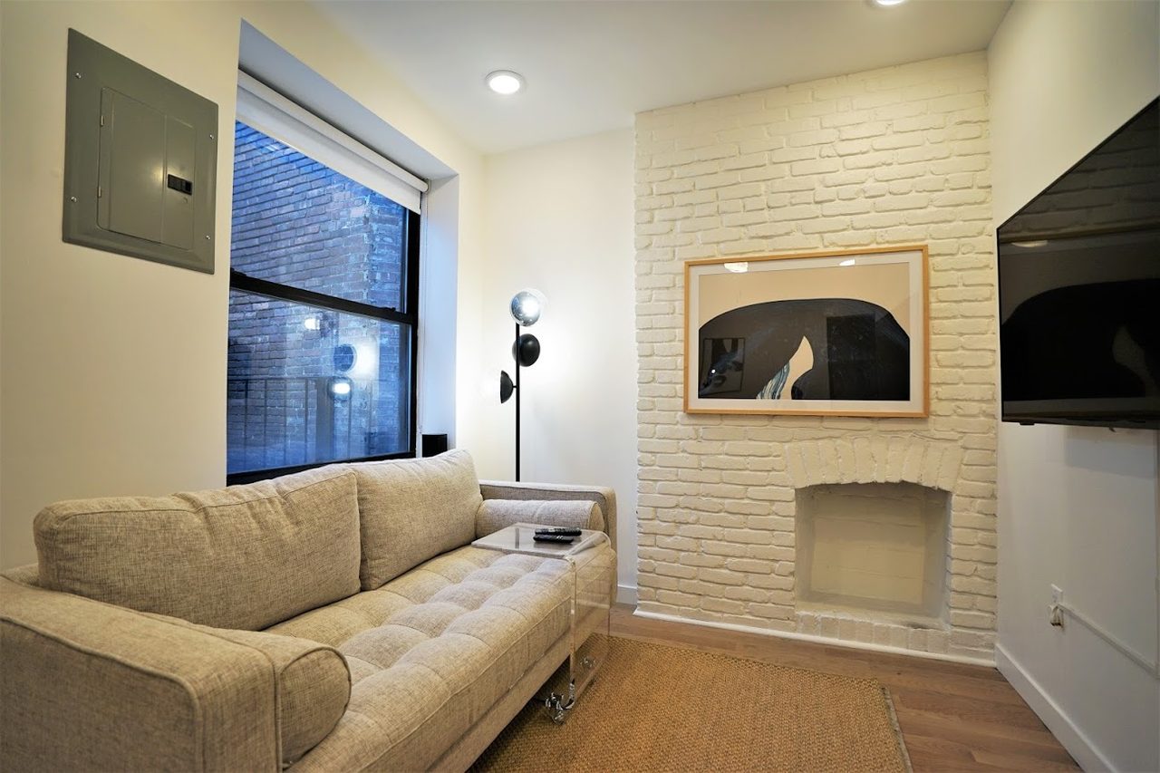a room in Theater District photo 5