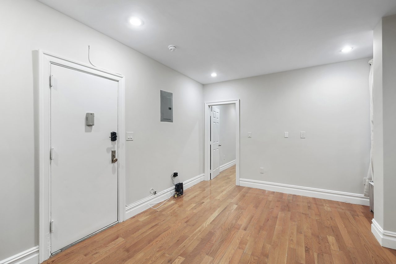 a room in Hamilton Heights photo 5