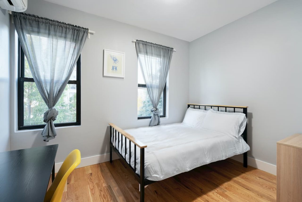 a room in Bedford-Stuyvesant photo 2