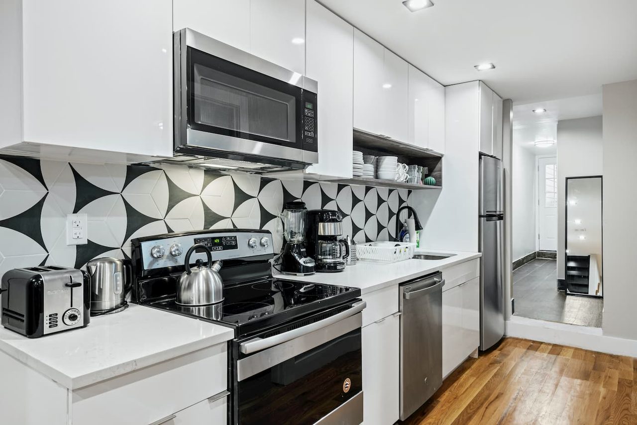 a room in Bedford-Stuyvesant photo 5