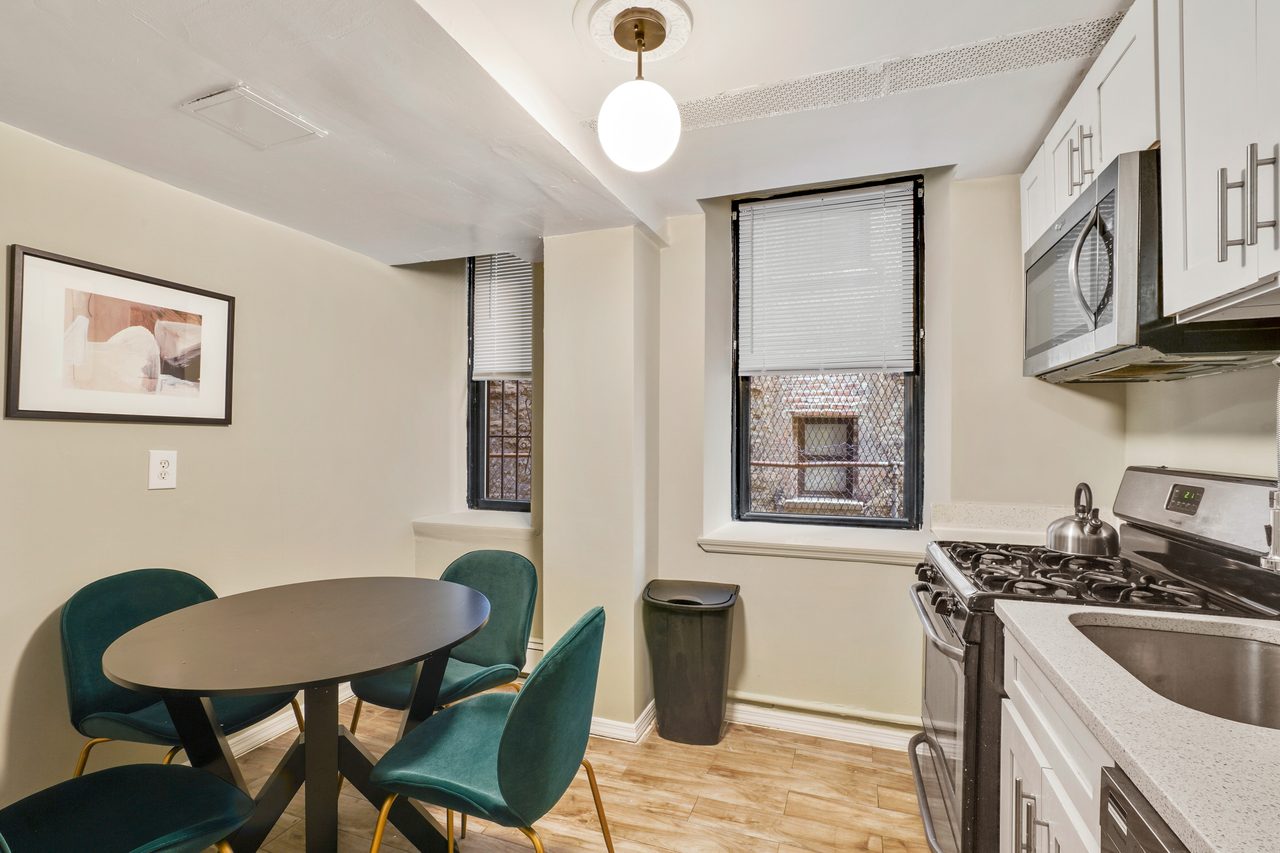 a room in Morningside Heights photo 7