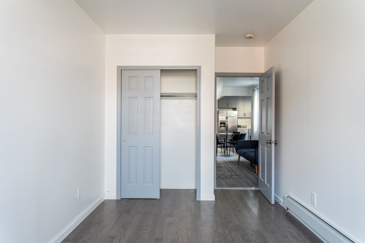 a room in LIC photo 4