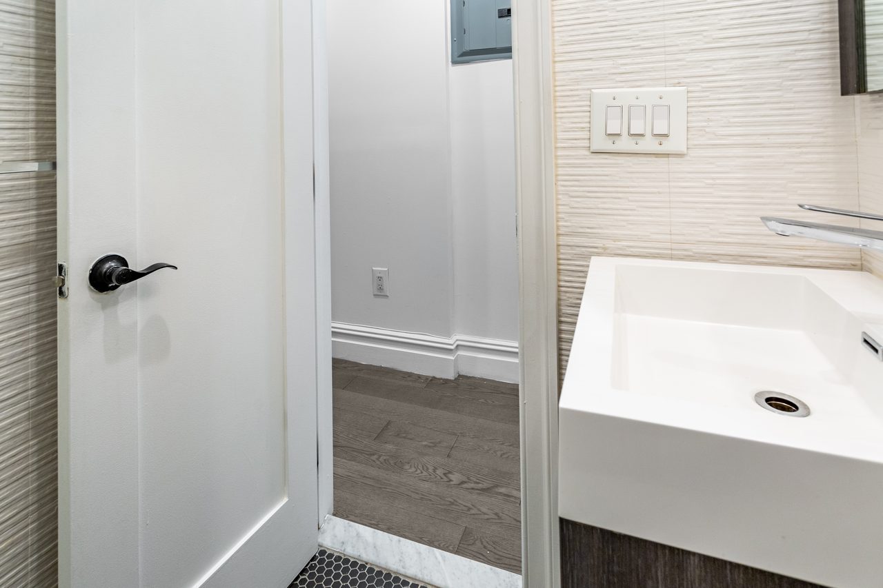 a room in East Village photo 6