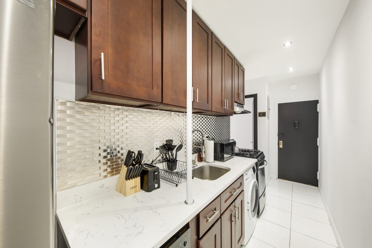 a room in Morningside Heights photo 7
