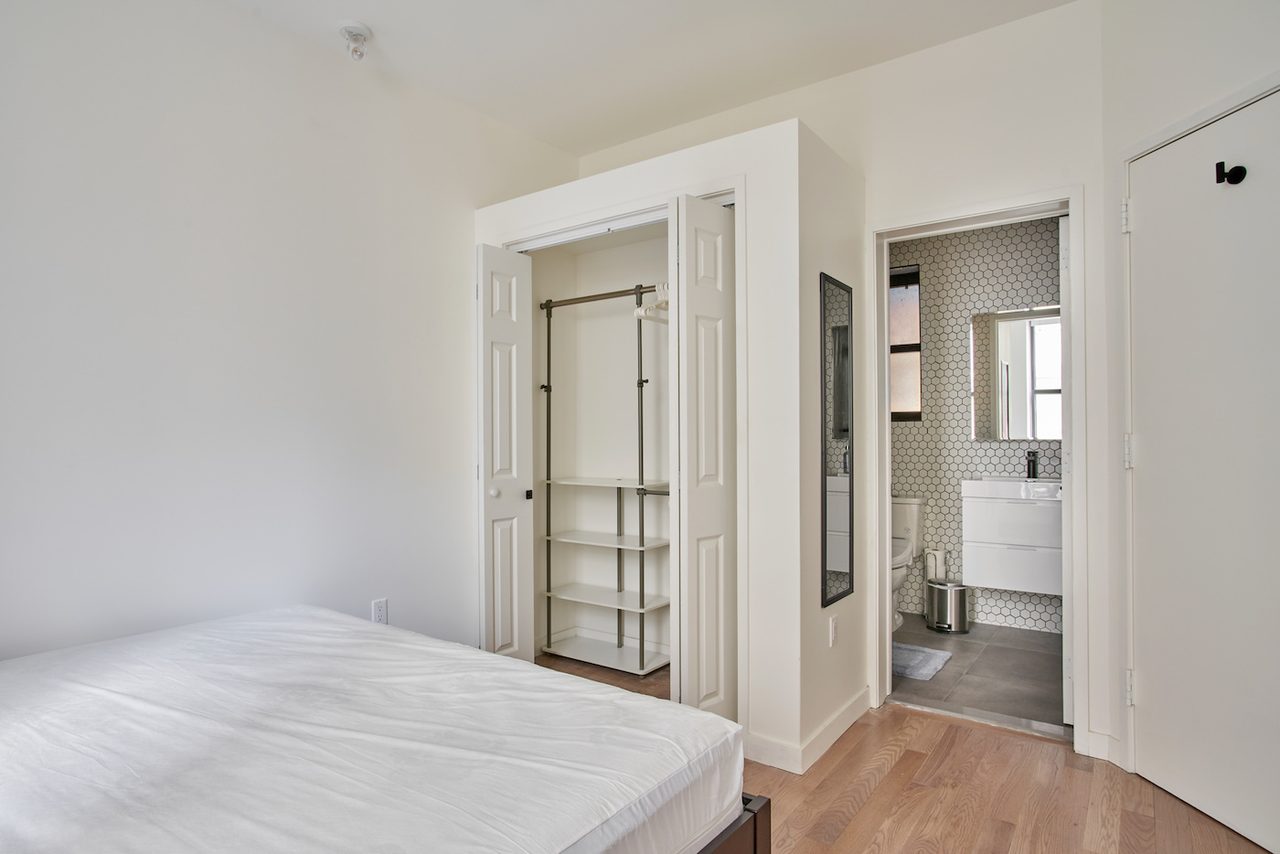 a room in Theater District photo 2