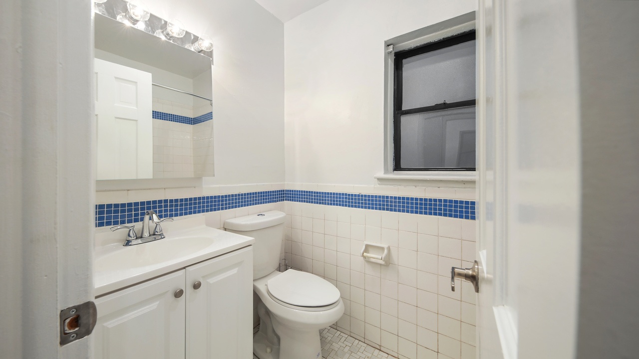 a room in East Village photo 9