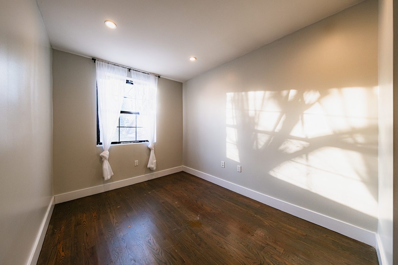 a room in Flatbush photo 2
