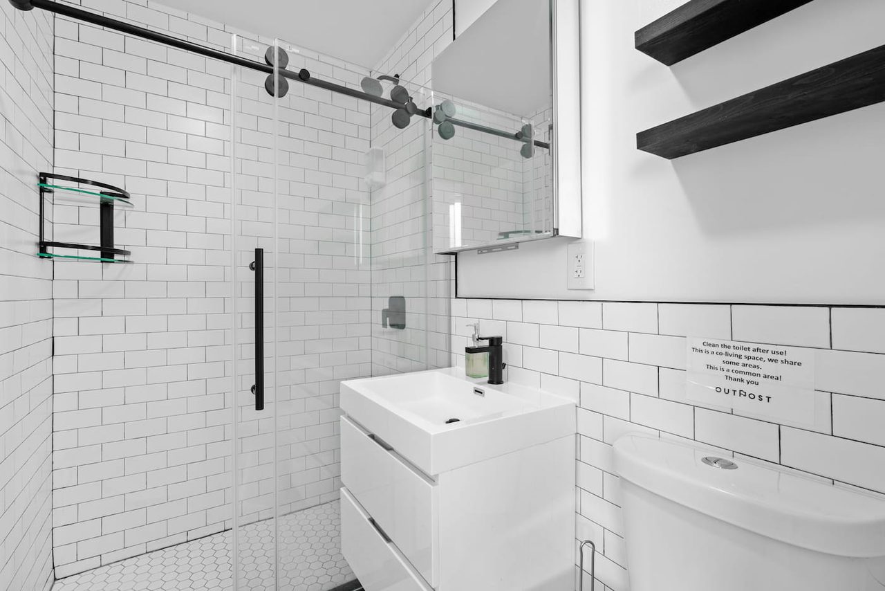 a room in Bedford-Stuyvesant photo 3