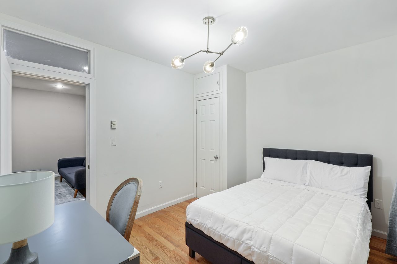 a room in Morningside Heights photo 2