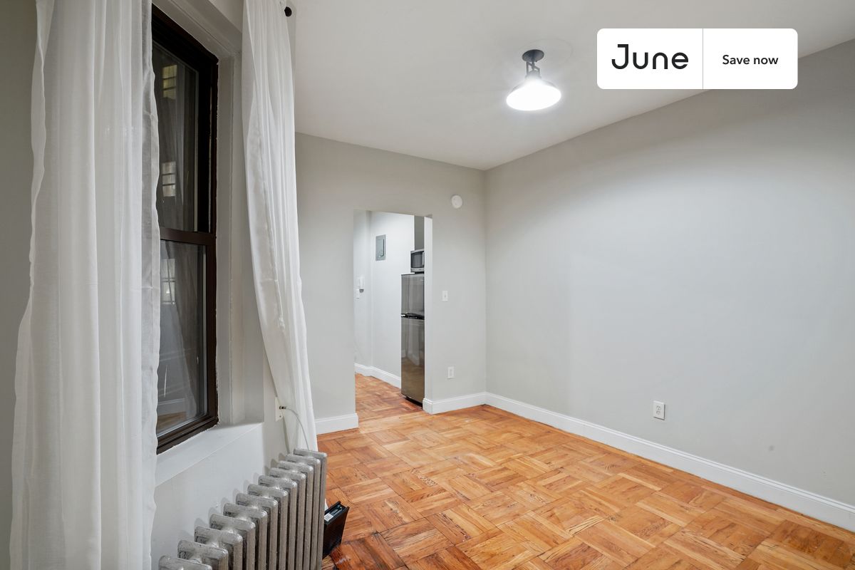 a room in East Village photo 6