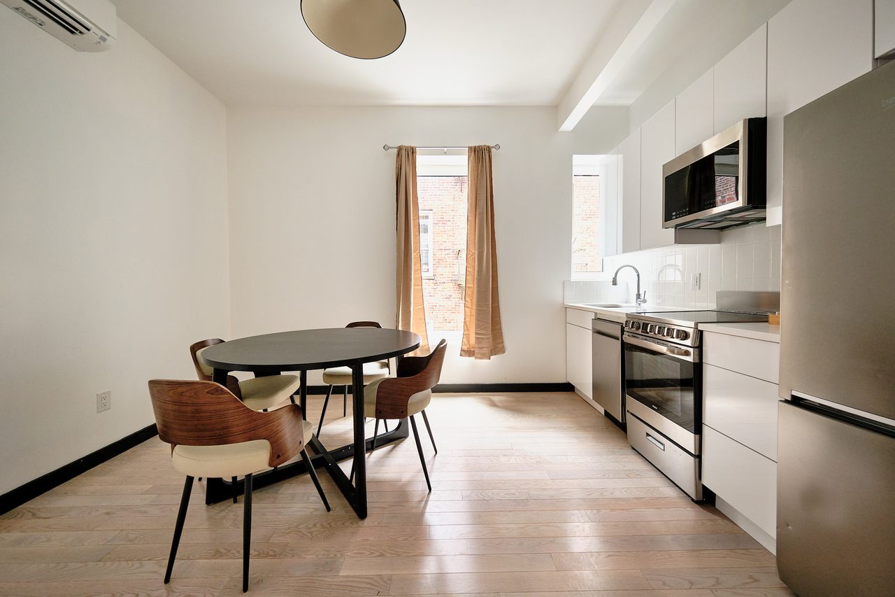 a room in Flatbush photo 8
