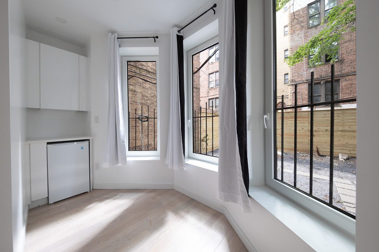 a room in Flatbush photo 2