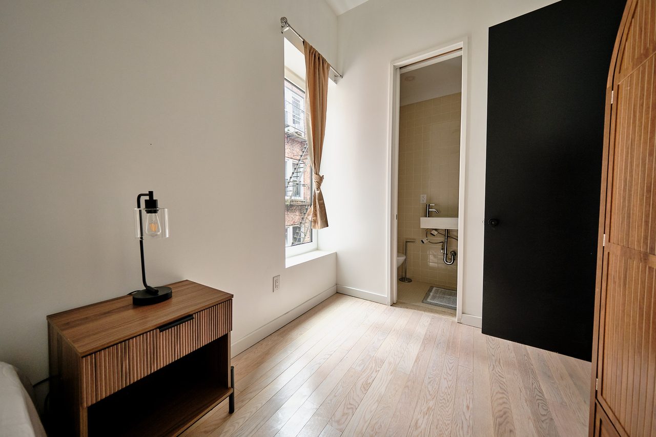 a room in Flatbush photo 2