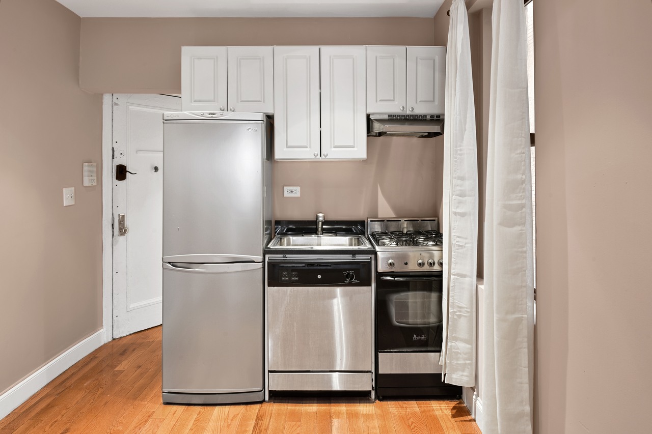 a room in East Village photo 5