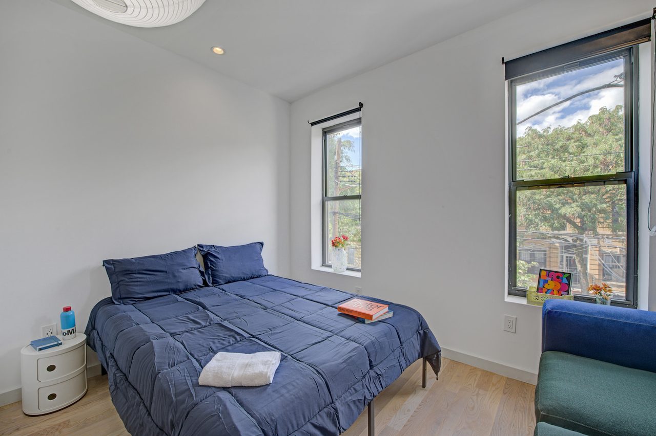a room in Ocean Hill photo 5