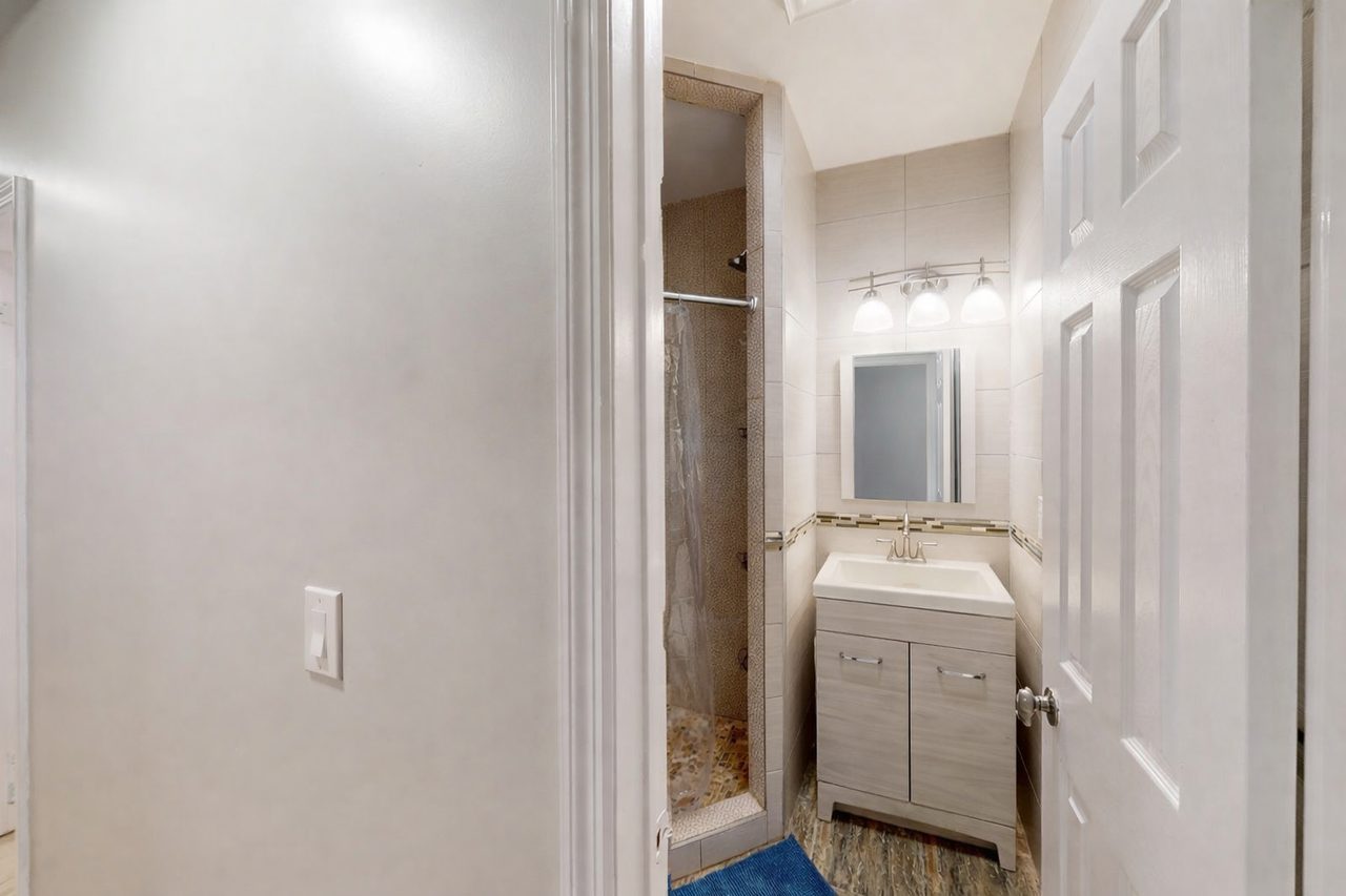 a room in Little Haiti photo 9