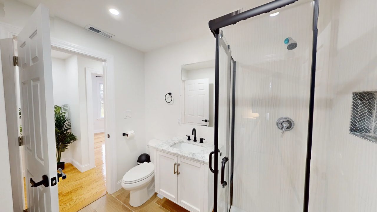 a room in Roxbury photo 8