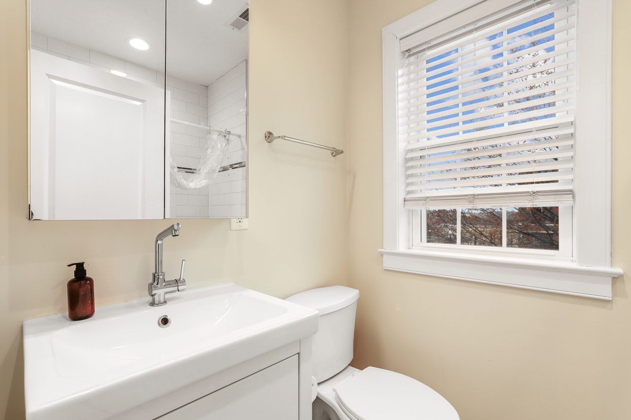 a room in Barney Circle photo 5
