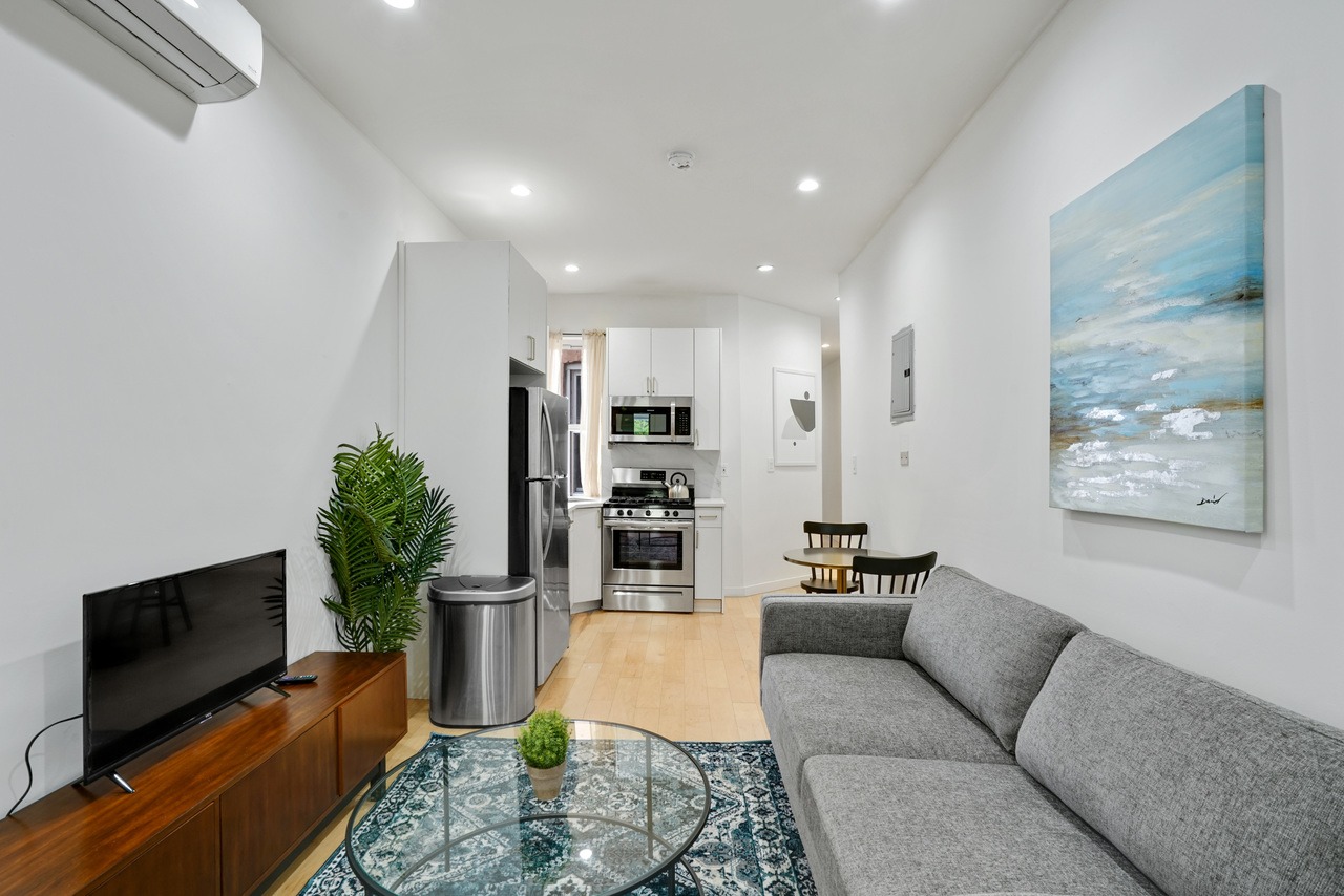 a room in Bedford-Stuyvesant photo 4