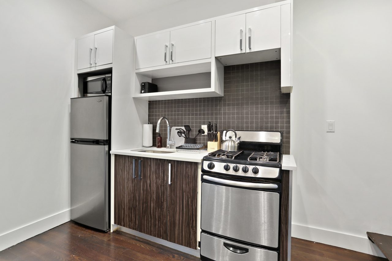 a room in Bedford-Stuyvesant photo 8