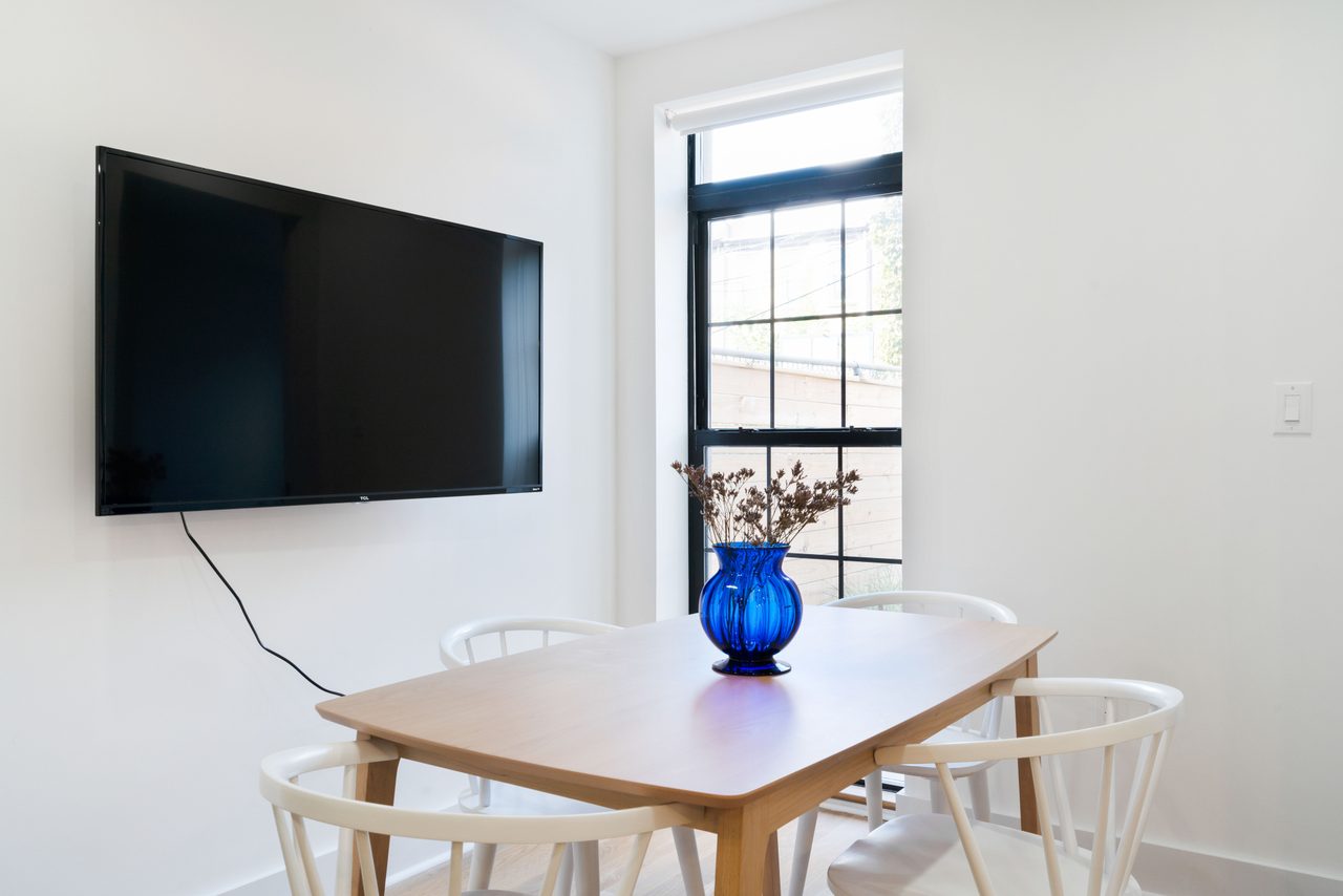 a room in Bedford-Stuyvesant photo 4