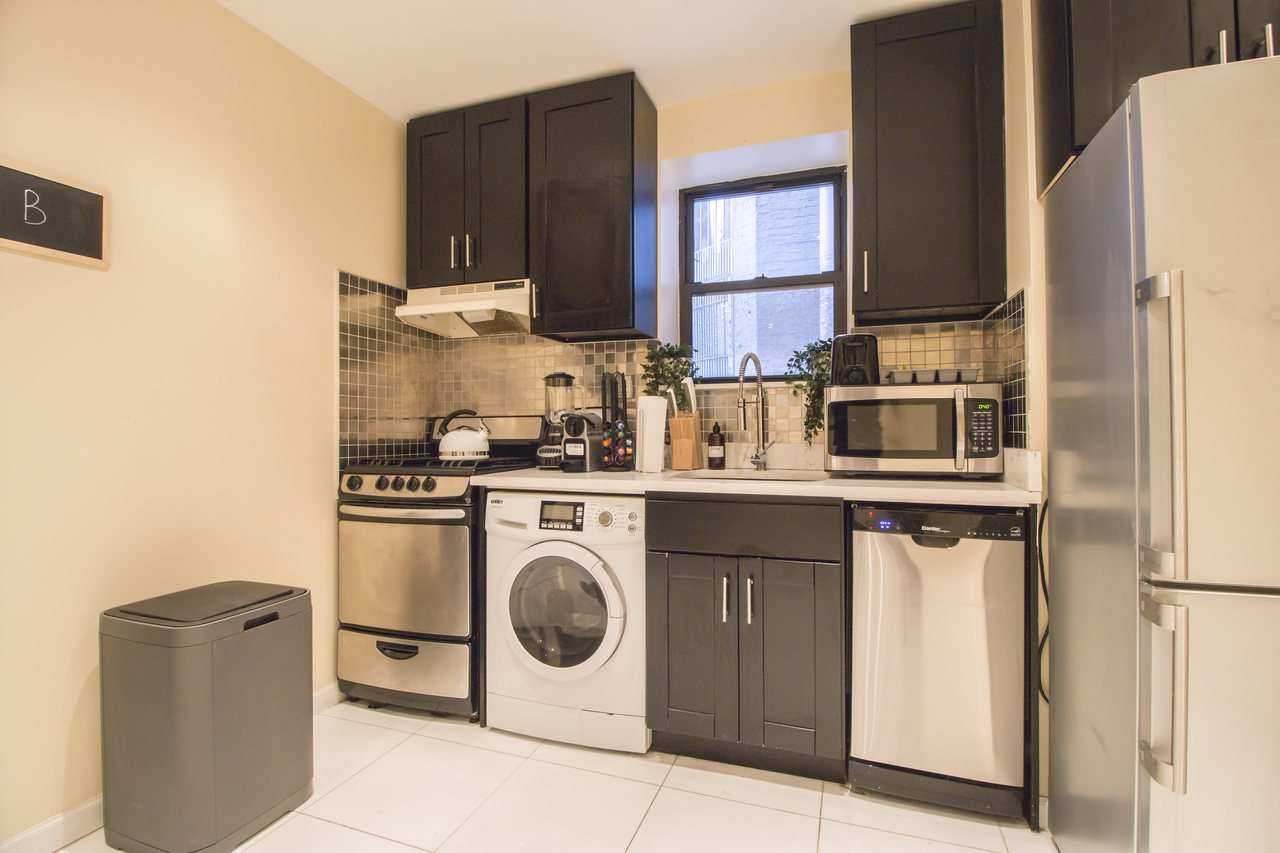 a room in Morningside Heights photo 7