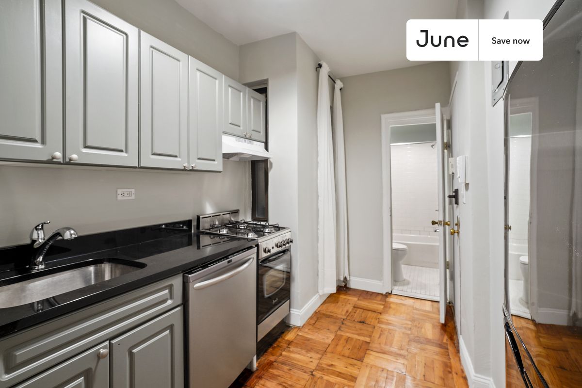 a room in East Village photo 2