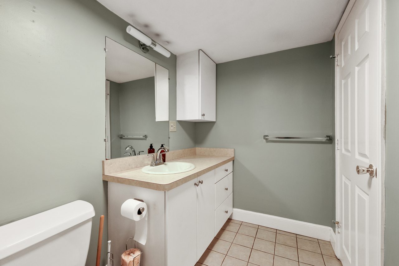 a room in Chestnut Hill photo 7