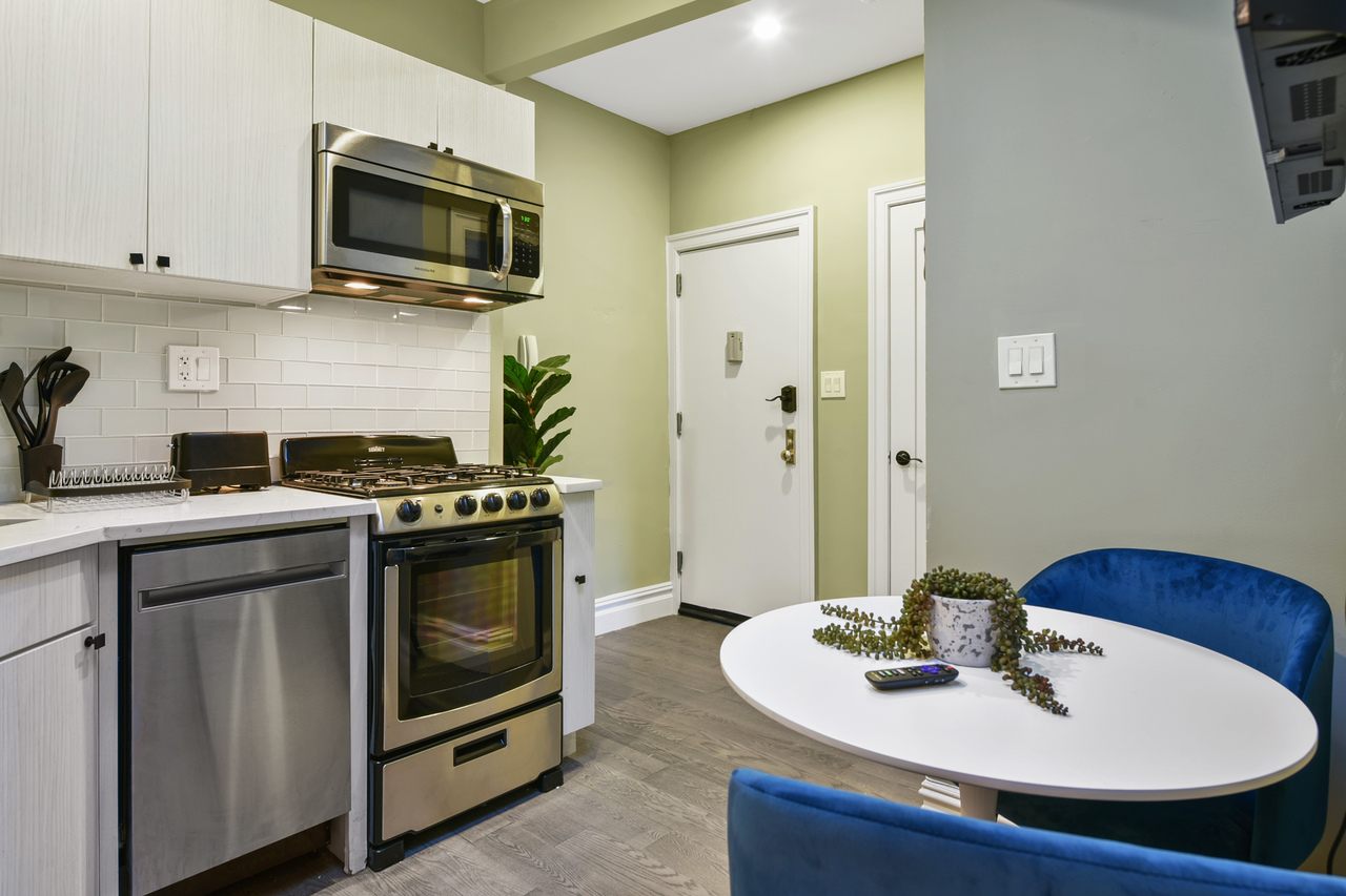 a room in East Village photo 4