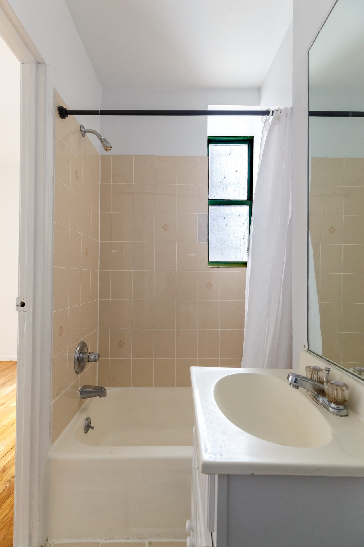 a room in Lincoln Square photo 4