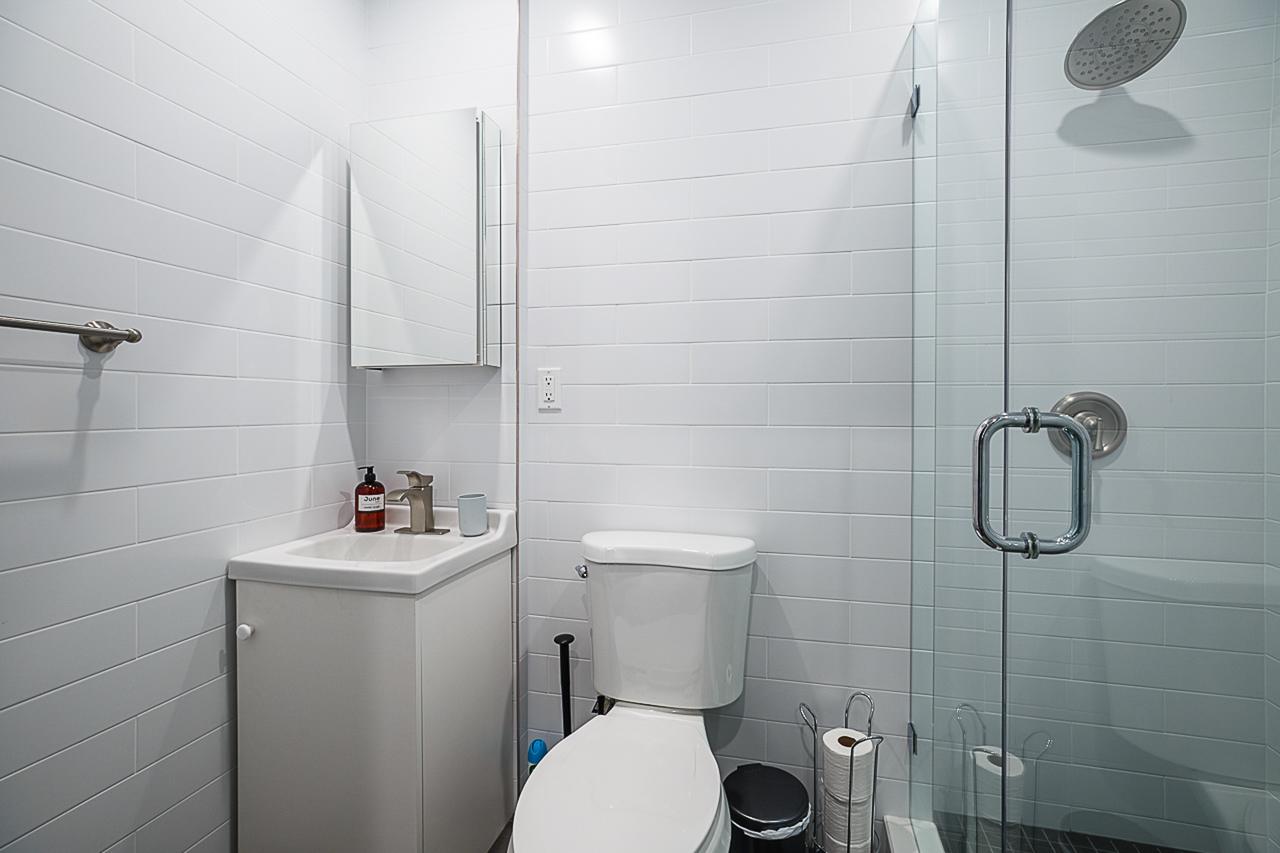 a room in Morningside Heights photo 9