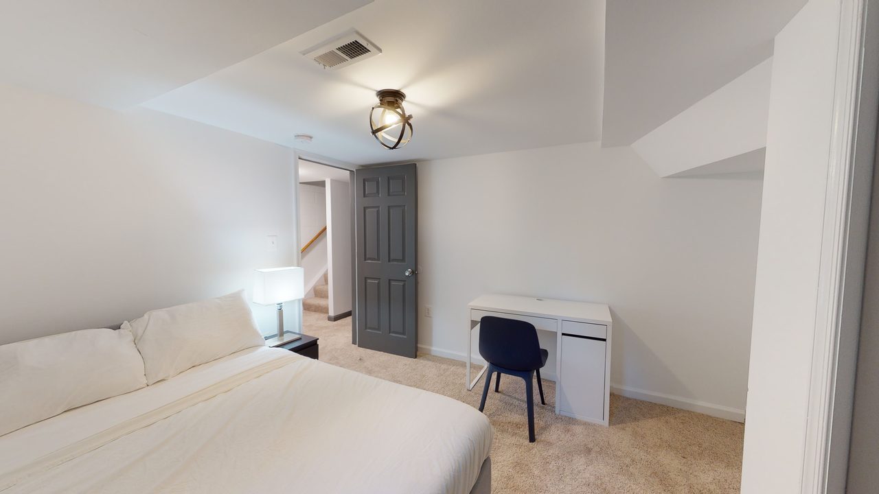 a room in Northwest Washington photo 3