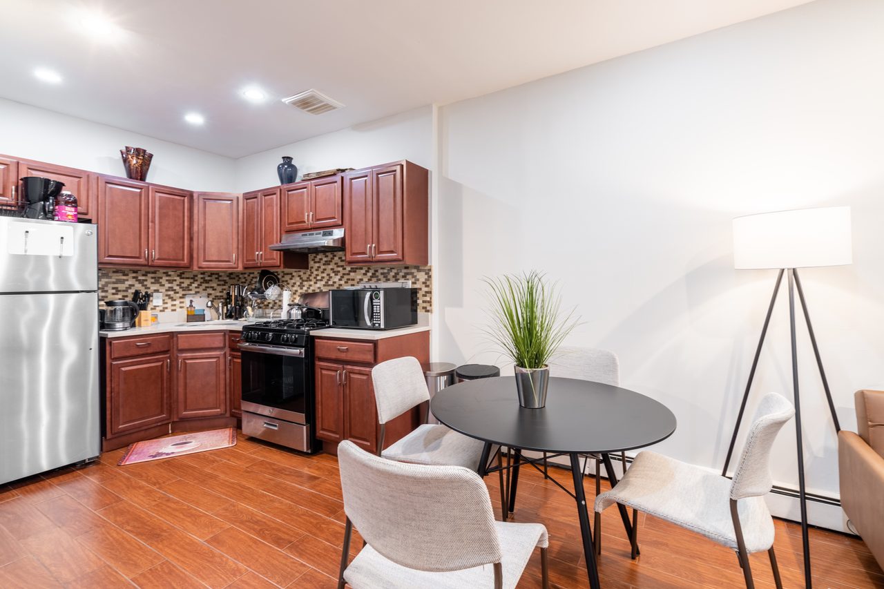 a room in Bedford-Stuyvesant photo 6