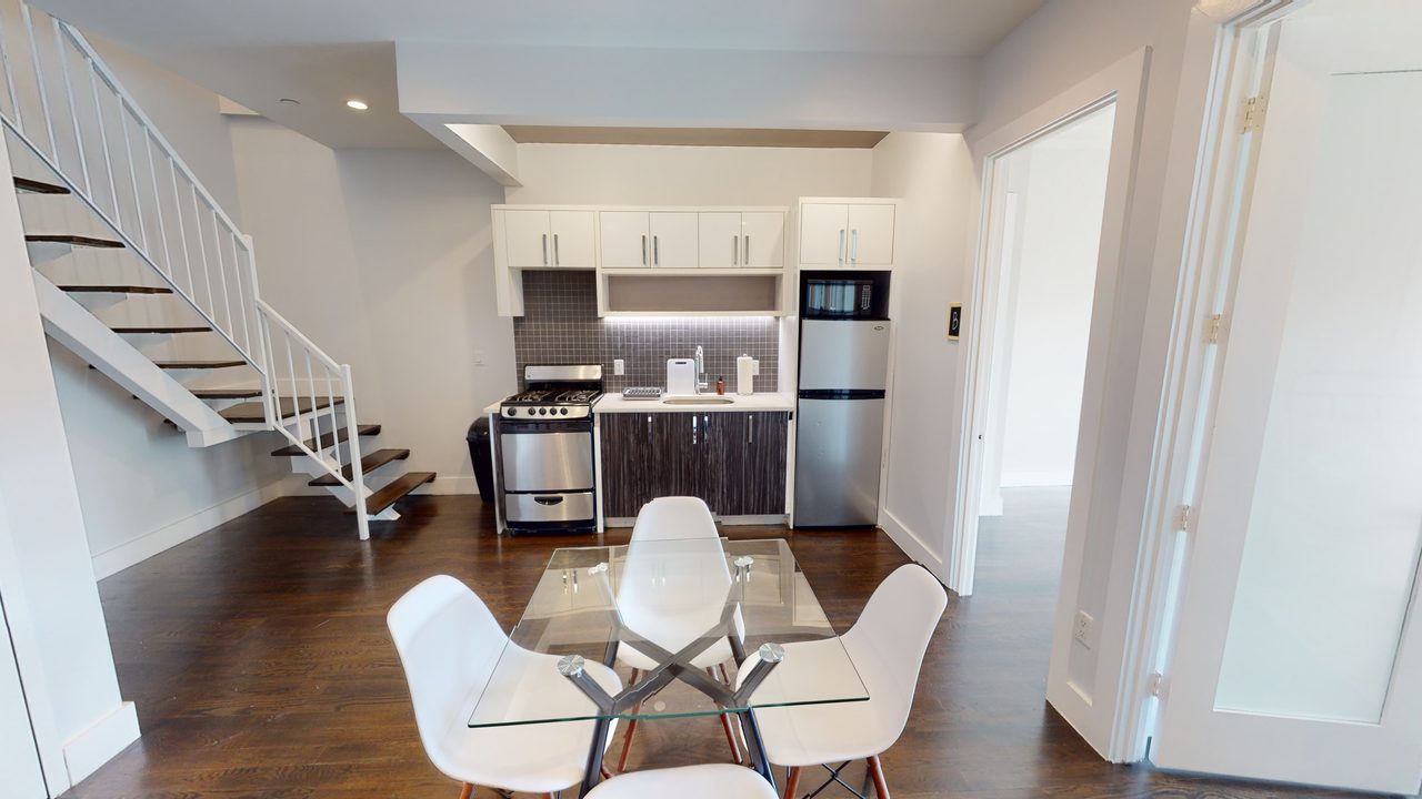 a room in Bedford-Stuyvesant photo 4