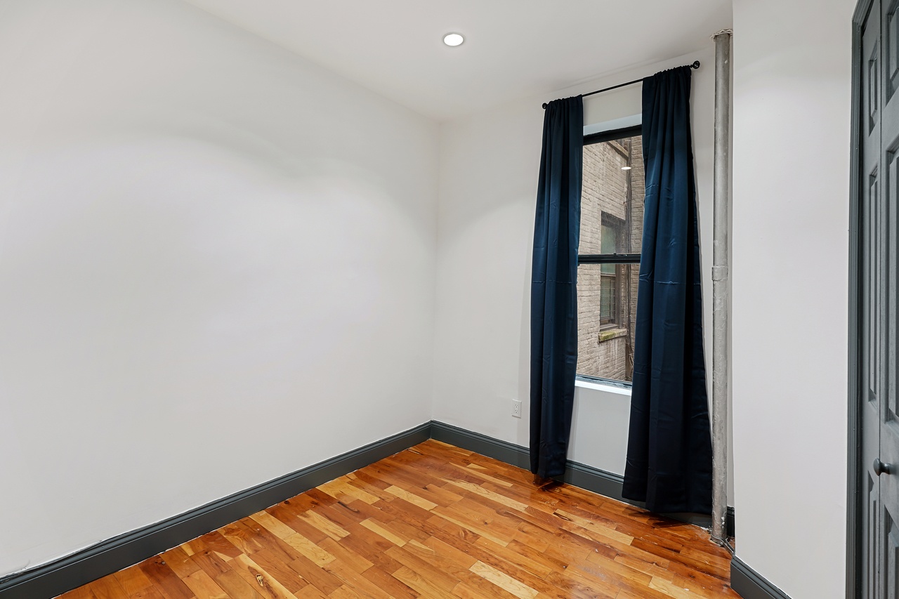 a room in East Harlem photo 2