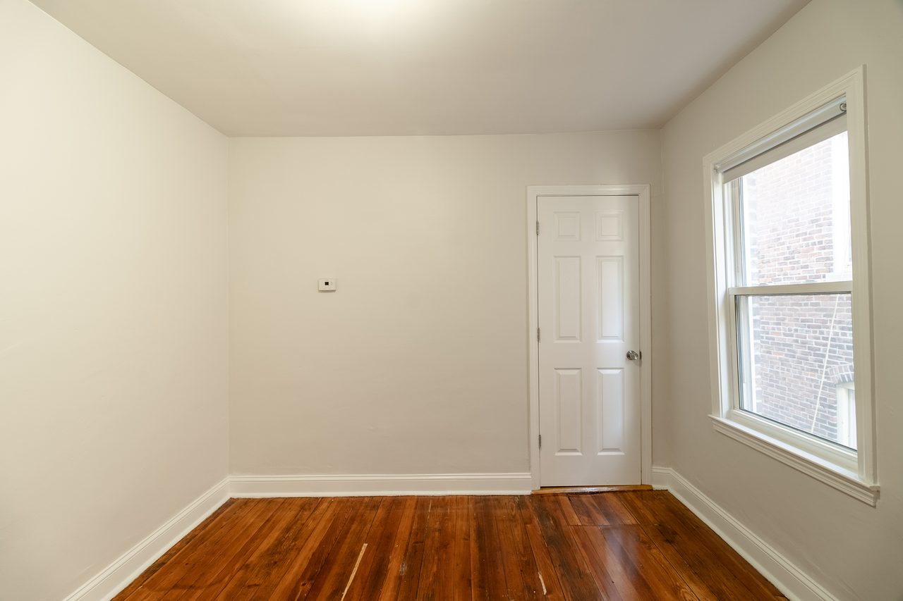 a room in Roxbury photo 4