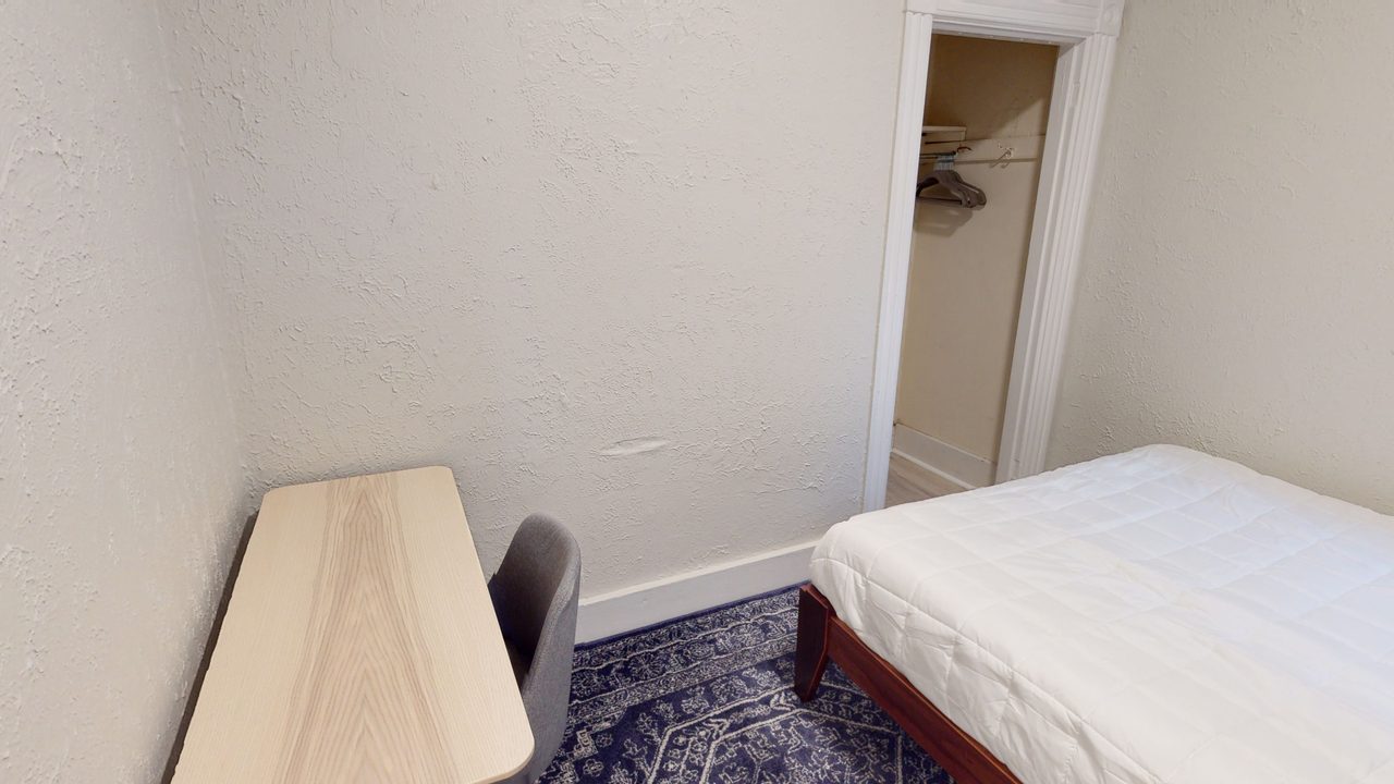 a room in Allston photo 3