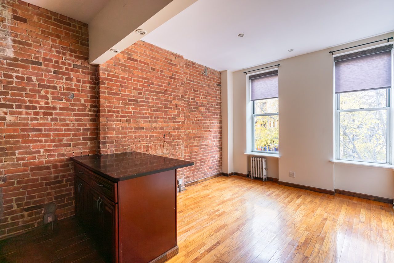 a room in Theatre District photo 5