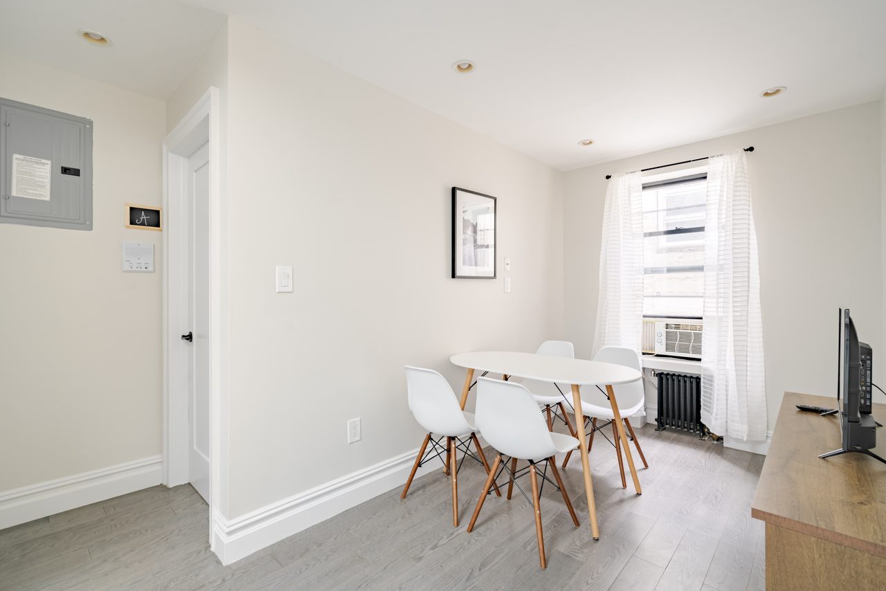 a room in Flatiron District photo 6