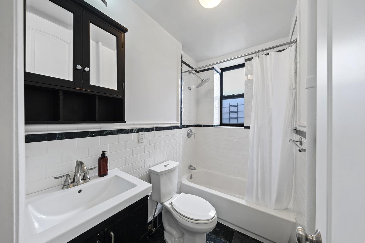 a room in Harlem photo 8