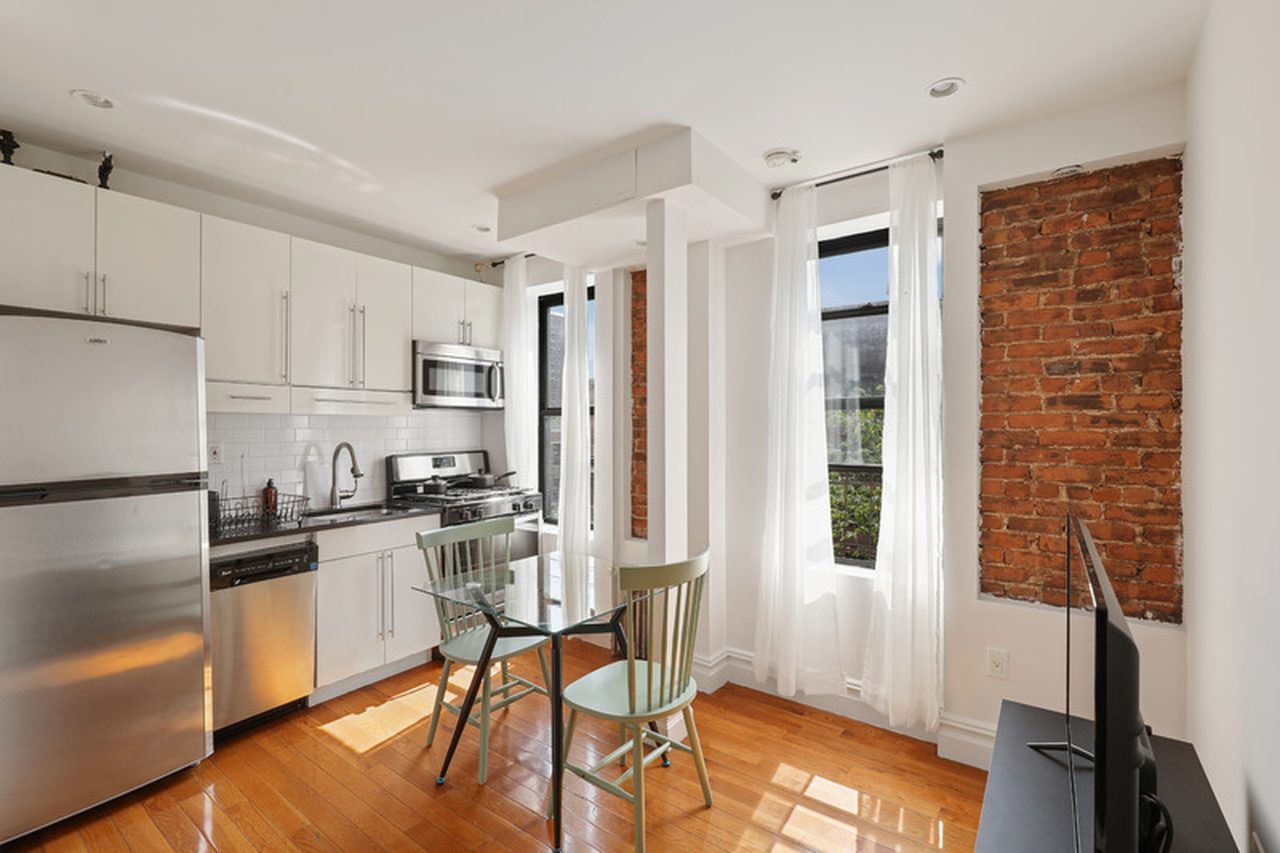 a room in East Harlem photo 6