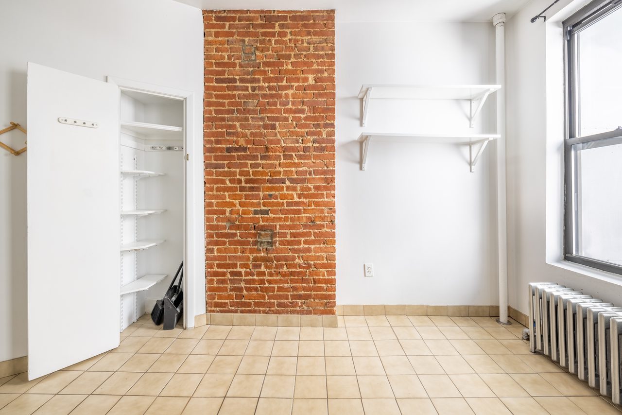 a room in Morningside Heights photo 5
