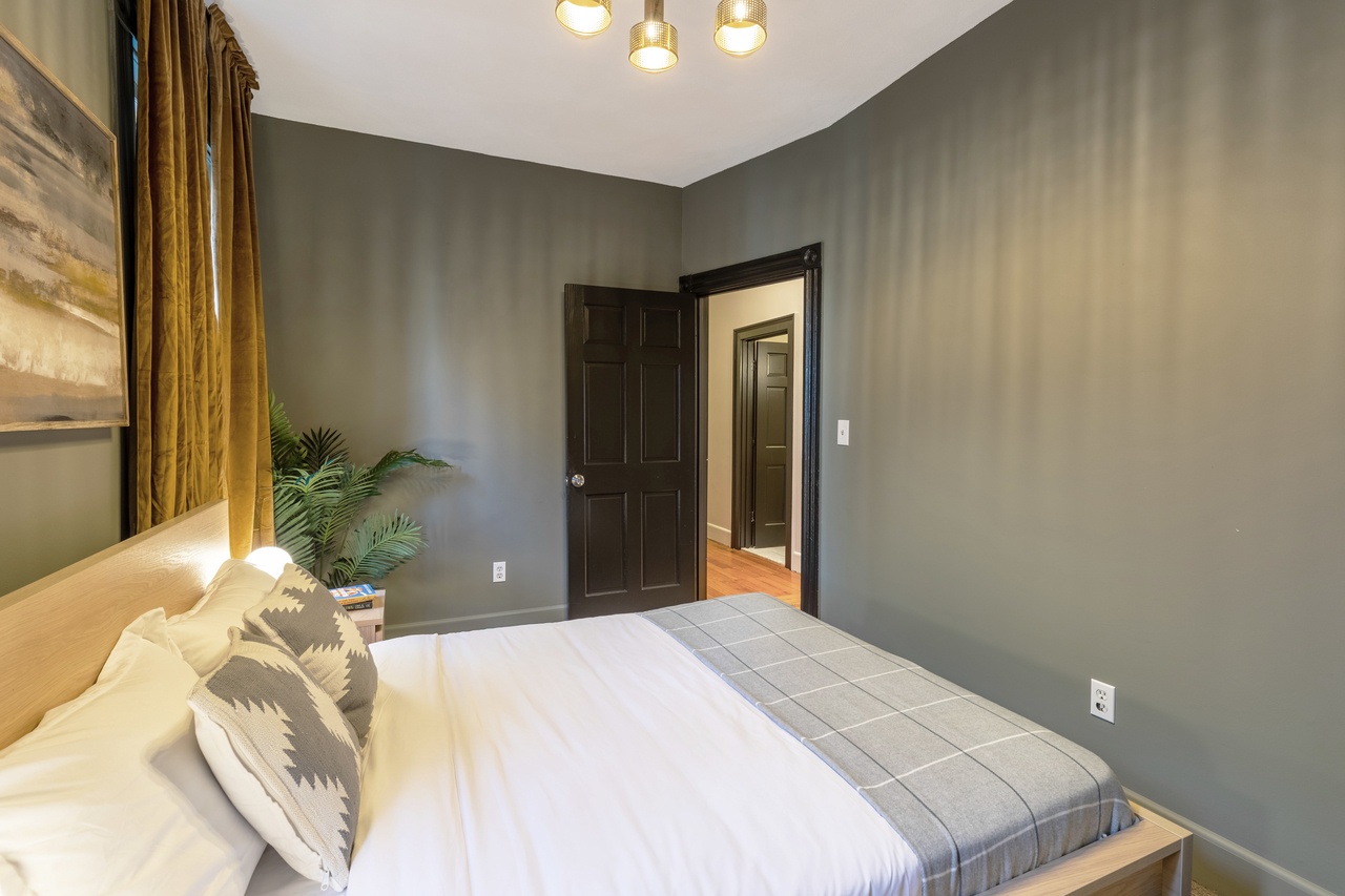 a room in Mission Hill photo 2
